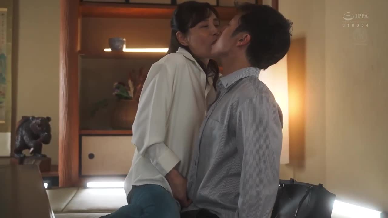 「其實我是個可惡的女人…」溫泉逆NTR，沉迷與女友的媽媽偷情中出上癮。平岡里枝子 - AV大平台 - 中文字幕，成人影片，AV，國產，線上看