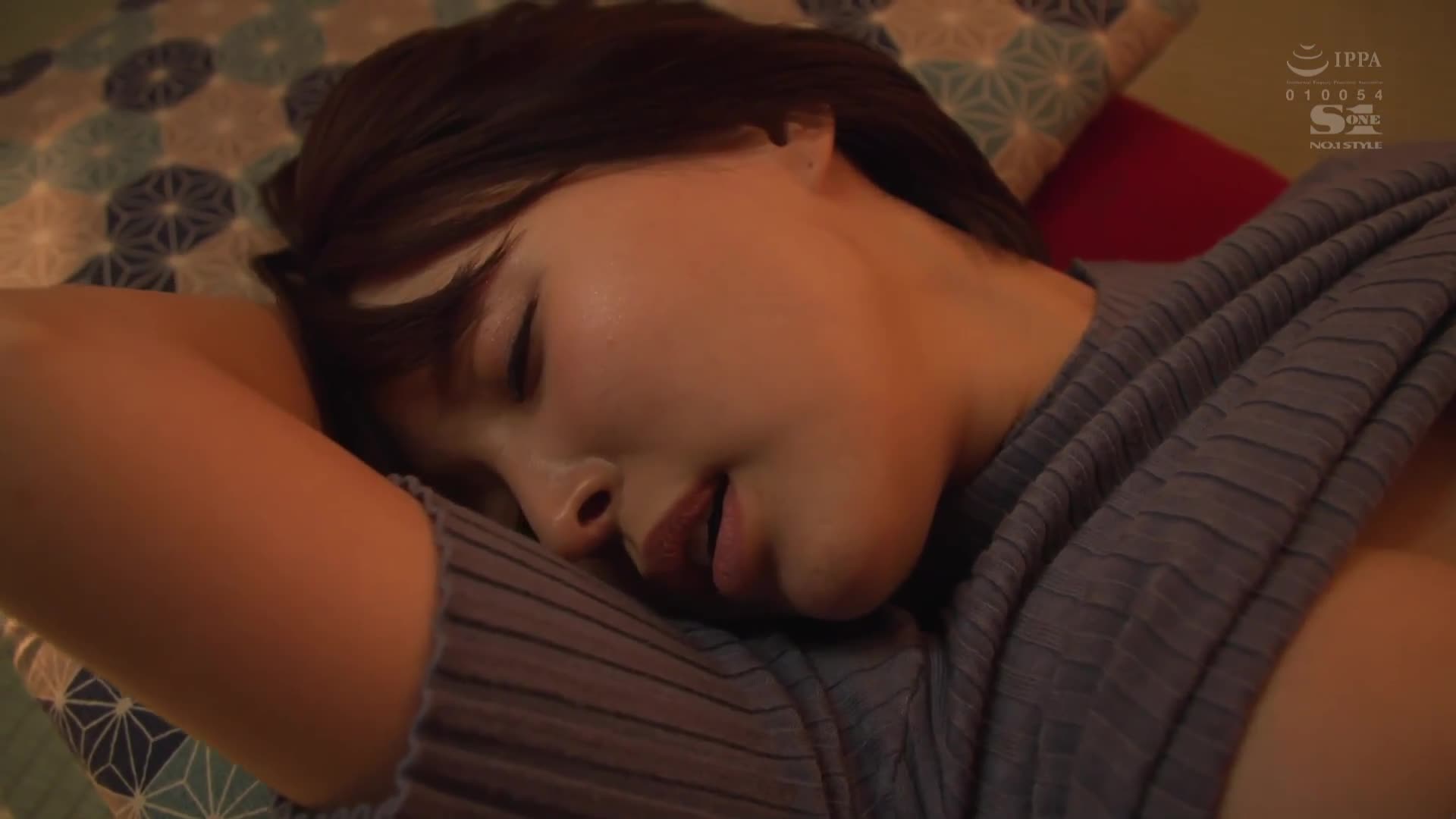 義父強暴，雖然心裡很討厭，但只要被親吻就會無抵抗地濕潤的敏感美人妻 葵司 - AV大平台 - 中文字幕，成人影片，AV，國產，線上看