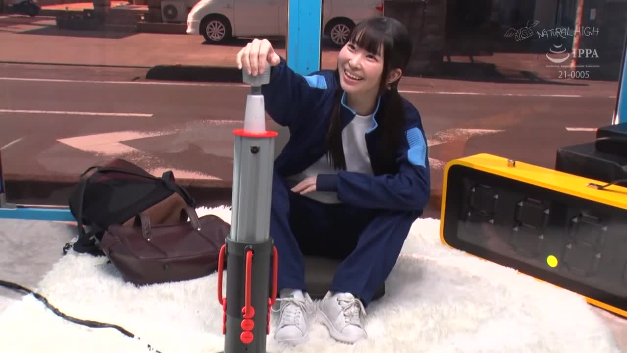 [舞蹈社綾醬]失禁魔鏡問題直接推到胯間！目標是使用深蹲「電動按摩器」計數器按壓 100 次！一名女學生從社團活動回來，無法抗拒快感，尿在腿上。 - AV大平台 - 中文字幕，成人影片，AV，國產，線上看