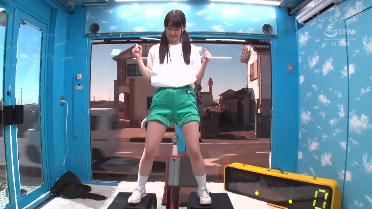 [舞蹈社綾醬]失禁魔鏡問題直接推到胯間！目標是使用深蹲「電動按摩器」計數器按壓 100 次！一名女學生從社團活動回來，無法抗拒快感，尿在腿上。 - AV大平台 - 中文字幕，成人影片，AV，國產，線上看