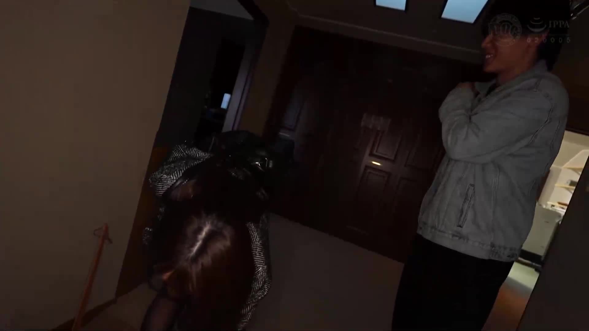 【極上淫蕩女的逆NTR性愛】渴望著別人的男友，極致八面美人的小惡魔淫蕩女！以可愛撒嬌的模樣誘惑男人，同時展現出性癖的淫蕩技巧，使男人迷失自我！擁有色氣十足的豐滿身材！搖曳著豐滿美臀和纖細腰身，配上騎乘姿勢讓男人心醉神迷！無一滴精液留下的掠奪中出性愛！！【淫蕩女的雌性墮落】 - AV大平台 - 中文字幕，成人影片，AV，國產，線上看