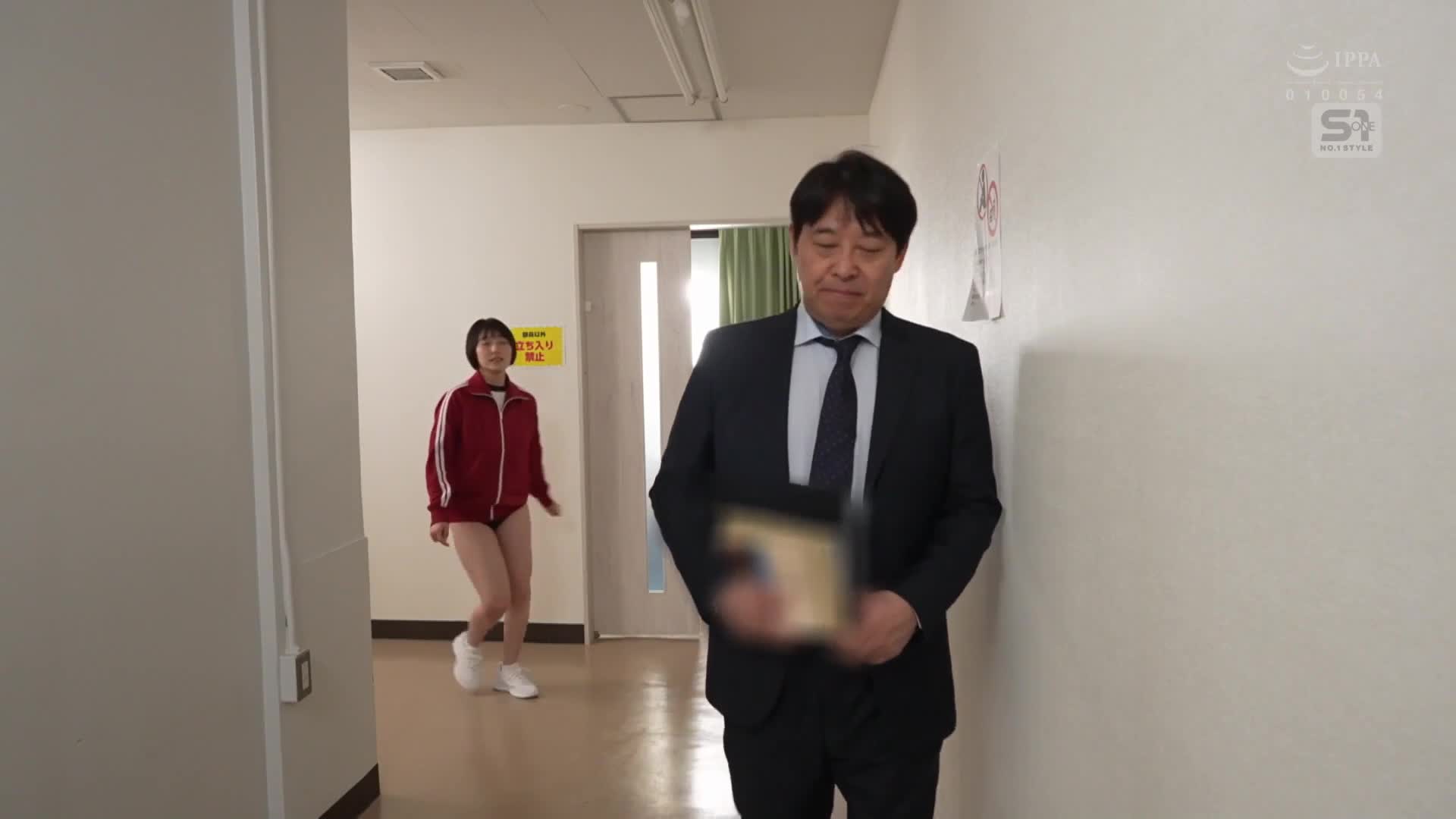 嚴肅學生的無胸罩水手服誘惑，每天都穿著無胸罩的年輕魔鬼般的魅力向導師示好，導師無法保持理性，在校內進行背德性行為 糸井瑠花 - AV大平台 - 中文字幕，成人影片，AV，國產，線上看