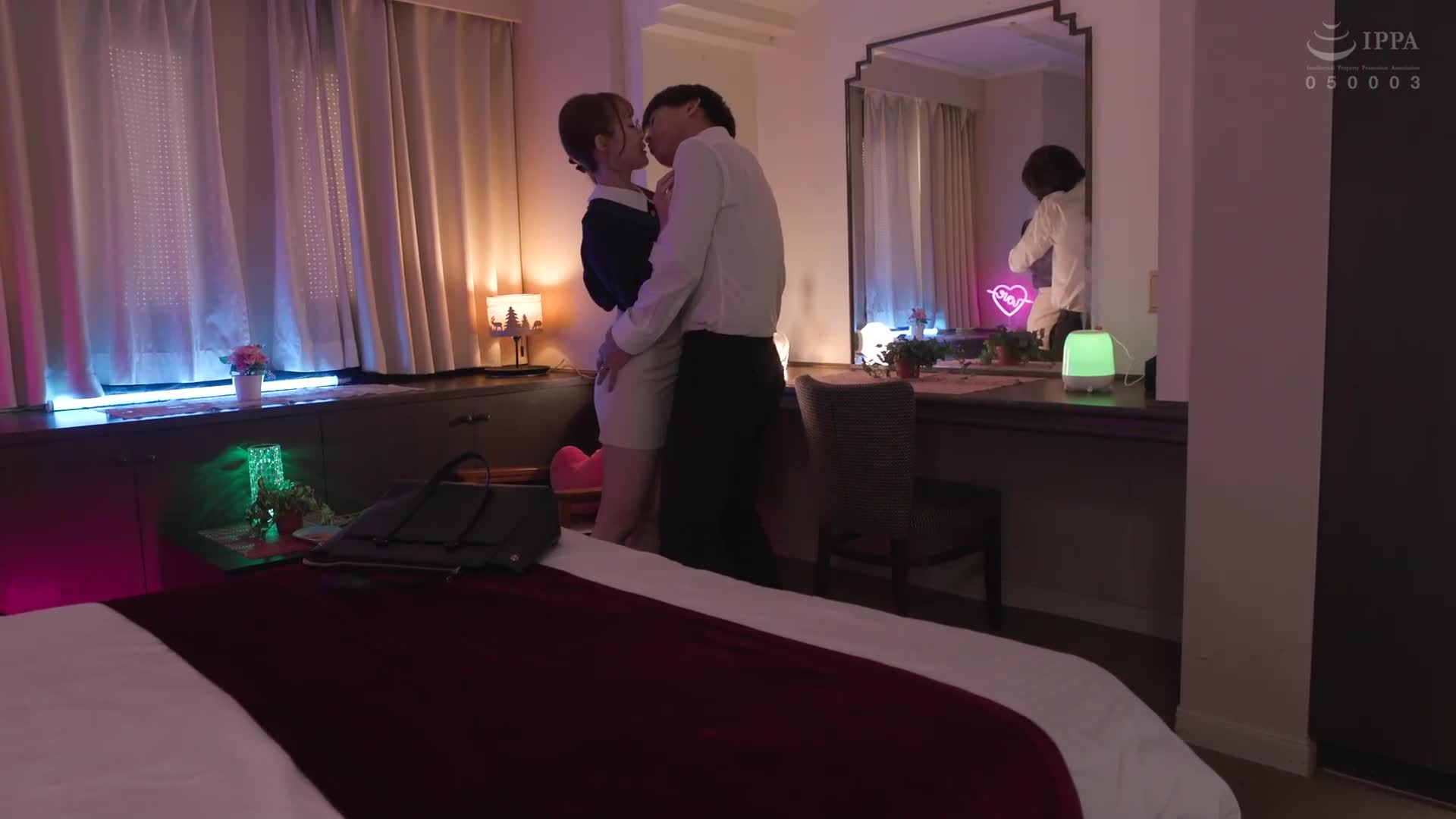 地味眼鏡巨乳的事務員和我在工作場所、旅館裡肆無忌憚地做愛。我和妻子處於性冷淡狀態，卻又無法擺脫和一個順從可愛的女孩進行不倫。 結月莉亞 - AV大平台 - 中文字幕，成人影片，AV，國產，線上看