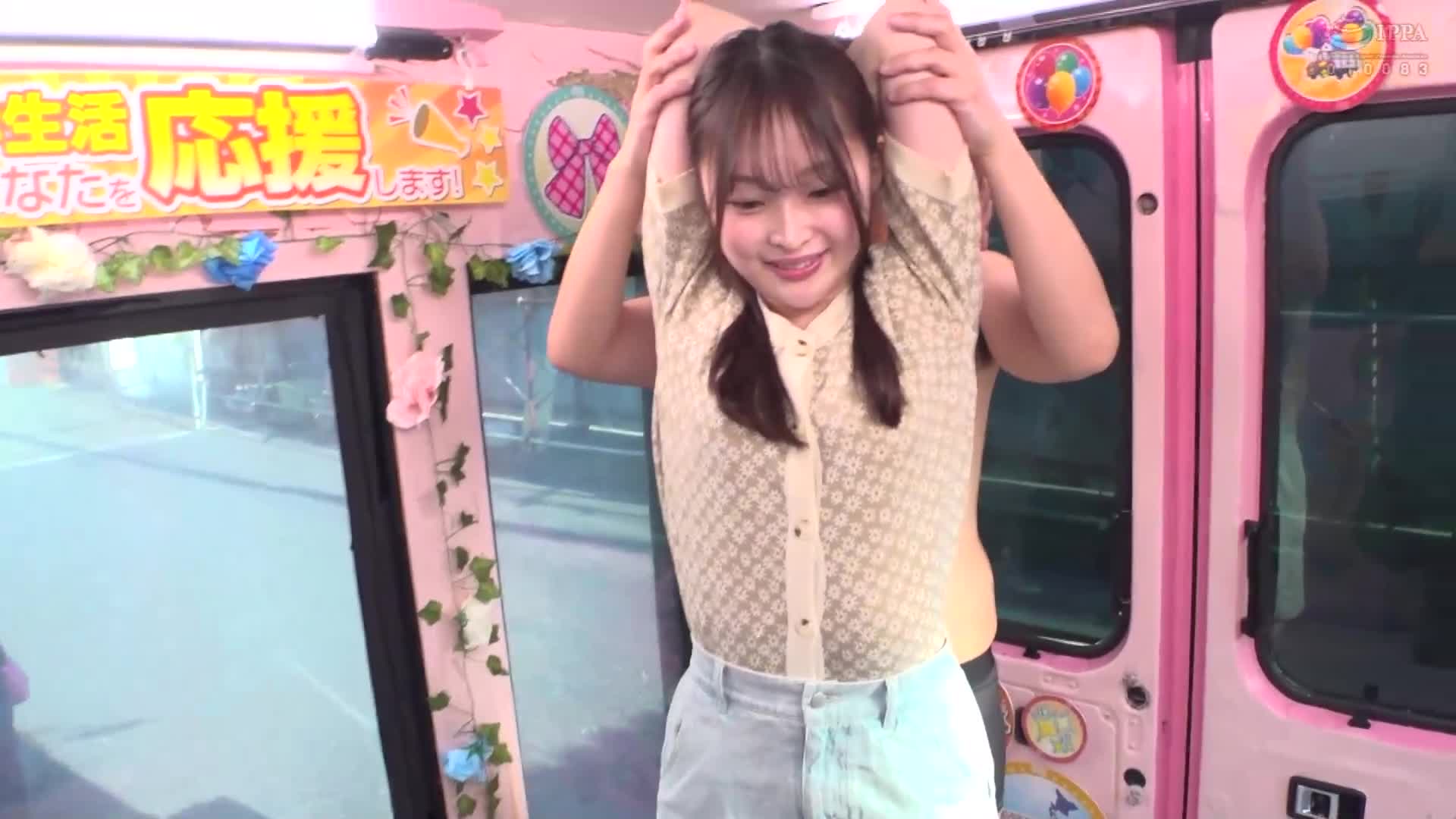 一般男女監控AV×魔術鏡便合作企劃 在男友面前在街上被NTR！女大學生第一次潮吹後立即插入大雞巴！害羞的JD在公開高潮中噴出潮水，沒有時間猶豫就被大雞巴猛烈抽插連續高潮！在男友身邊不停地漏出高潮！！ - AV大平台 - 中文字幕，成人影片，AV，國產，線上看