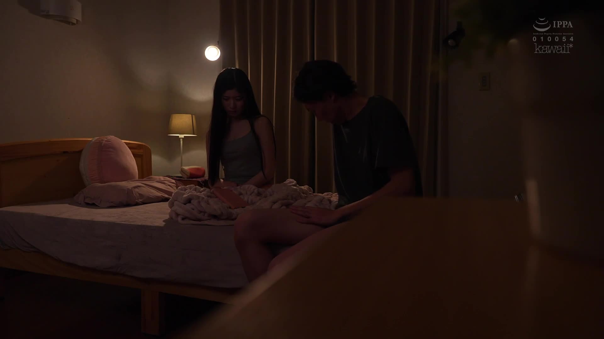 為什麼被弄得亂七八糟還要搭雙手勢...該死。純潔女友原來是陌生男的狗。設樂夕日 - AV大平台 - 中文字幕，成人影片，AV，國產，線上看