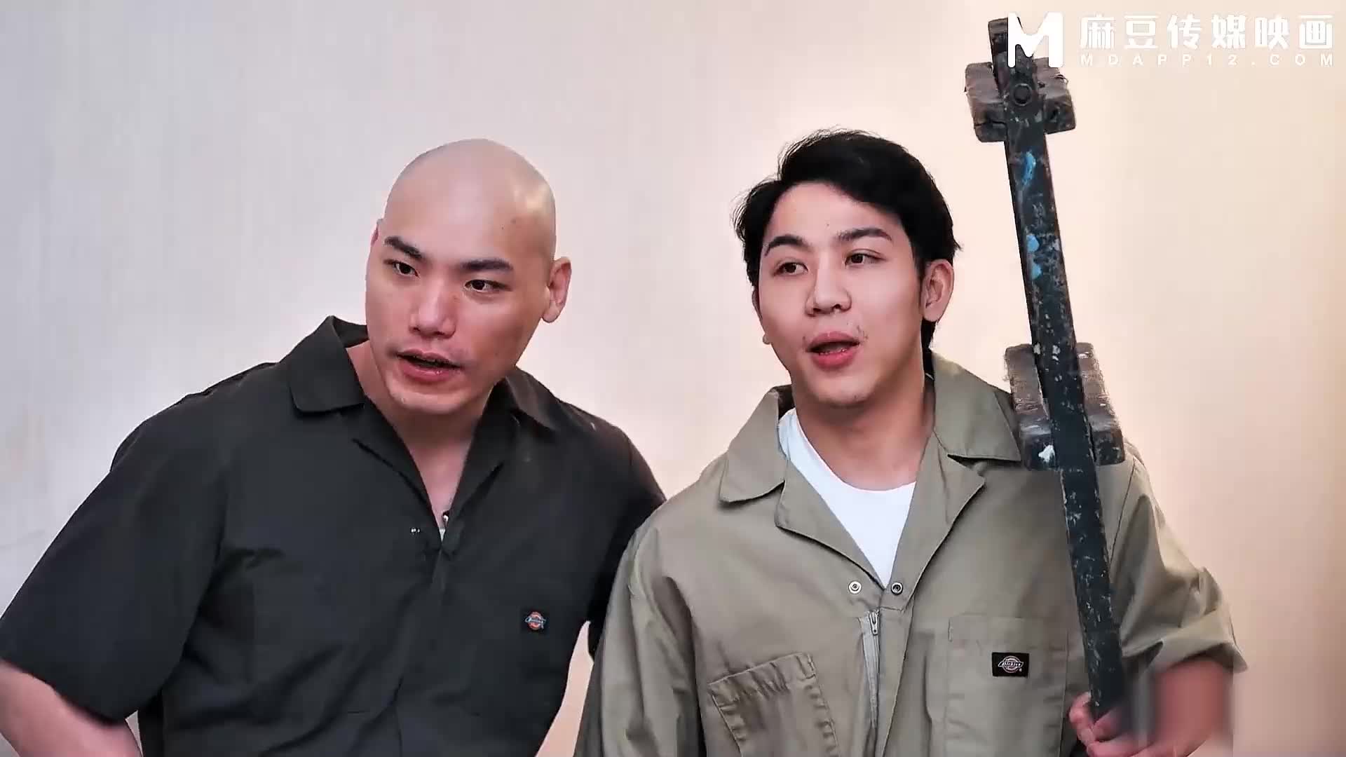 工人強插色氣人妻・背著殘疾丈夫狂抽猛幹 - AV大平台 - 中文字幕，成人影片，AV，國產，線上看