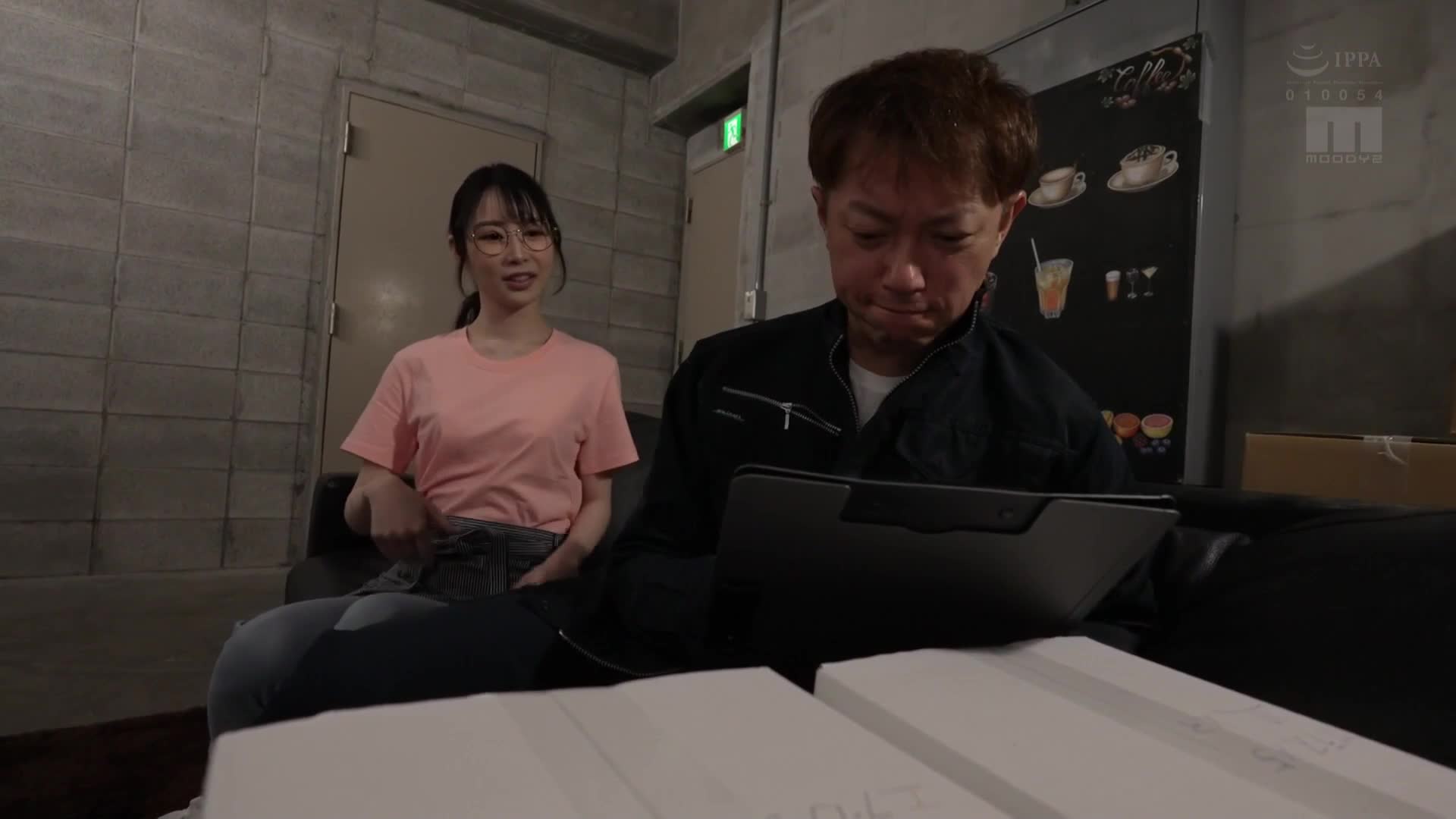 兼職工作的地味內向眼鏡姐姐是個無盡的痴女怪物 朝日莉緒 - AV大平台 - 中文字幕，成人影片，AV，國產，線上看