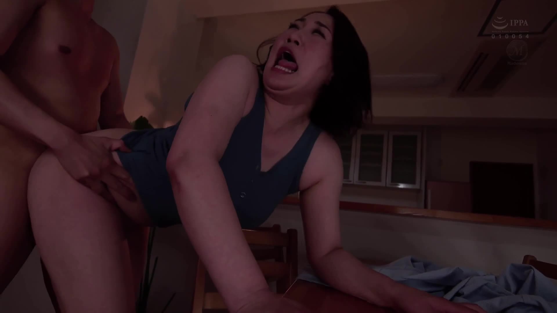 年輕的學生沉溺於時薪1249日圓的不倫「中出」兼職工作。前原光 - AV大平台 - 中文字幕，成人影片，AV，國產，線上看