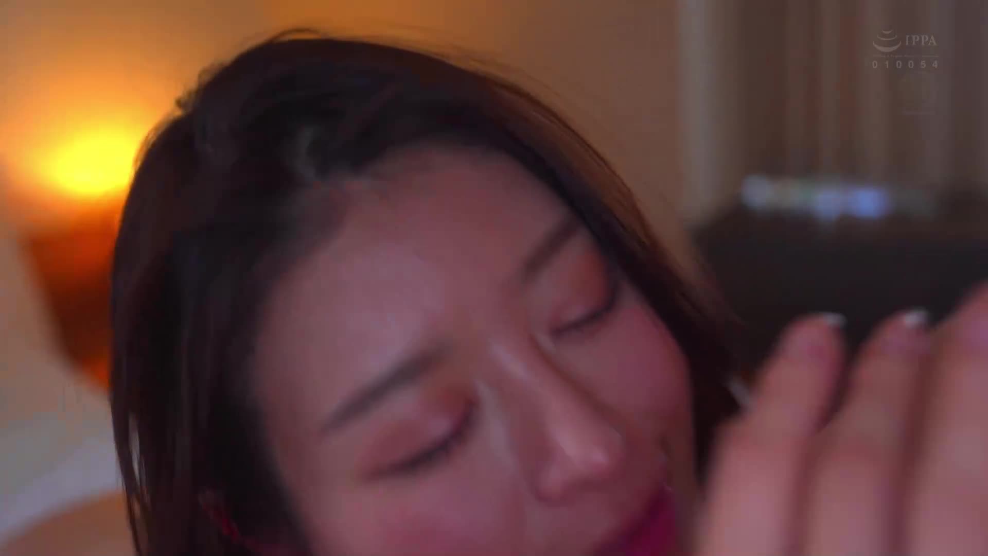 想要讓妻子承認我的愛，讓她和一位精力旺盛的後輩獨處三個小時...在不停追擊中射出16次，最終失去了妻子的NTR故事。篠原伊代 - AV大平台 - 中文字幕，成人影片，AV，國產，線上看