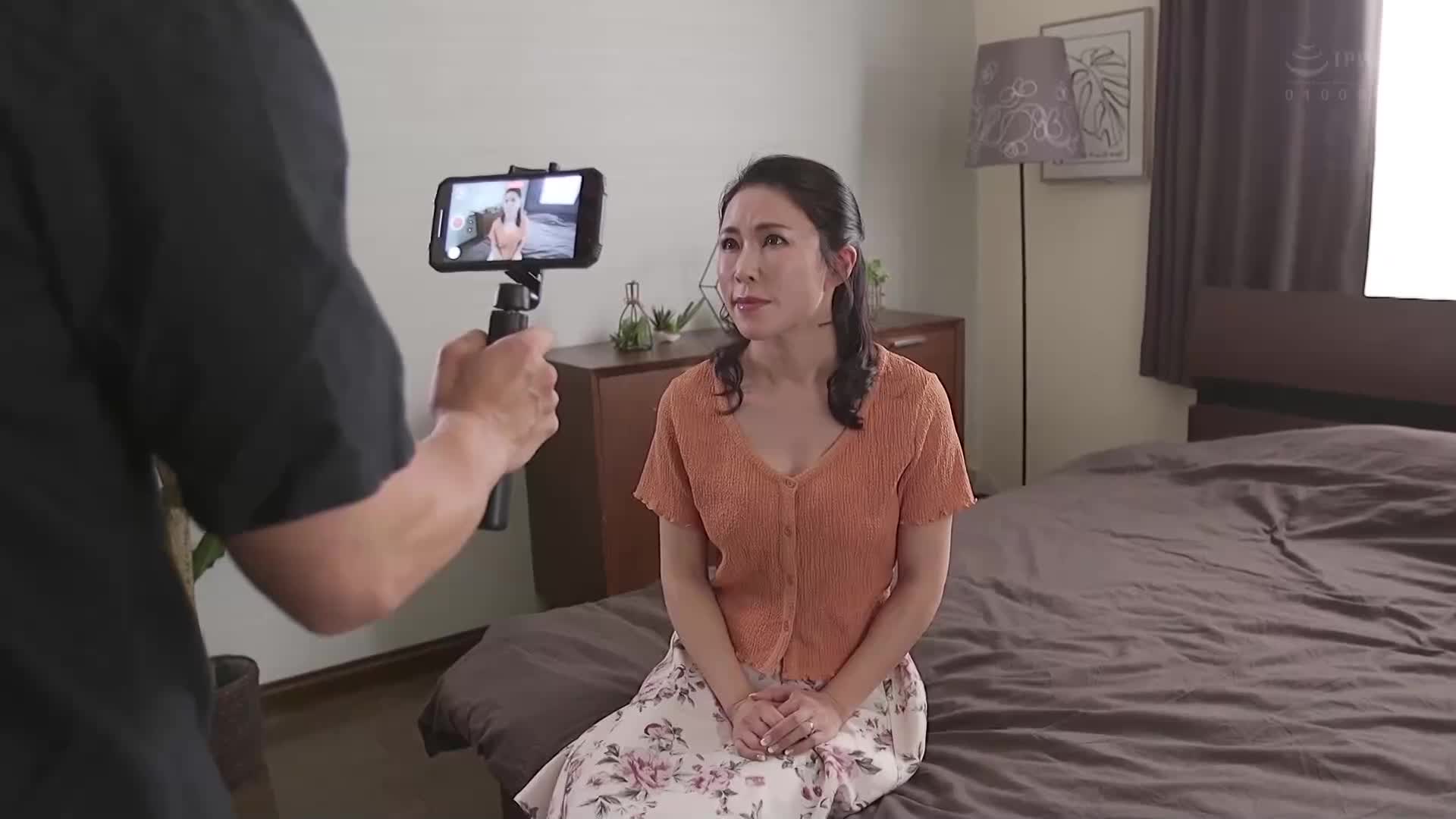 自拍NTR 從親友誤發送的「自拍影片」中，出現的對象竟然是我的母親。水野優香 - AV大平台 - 中文字幕，成人影片，AV，國產，線上看