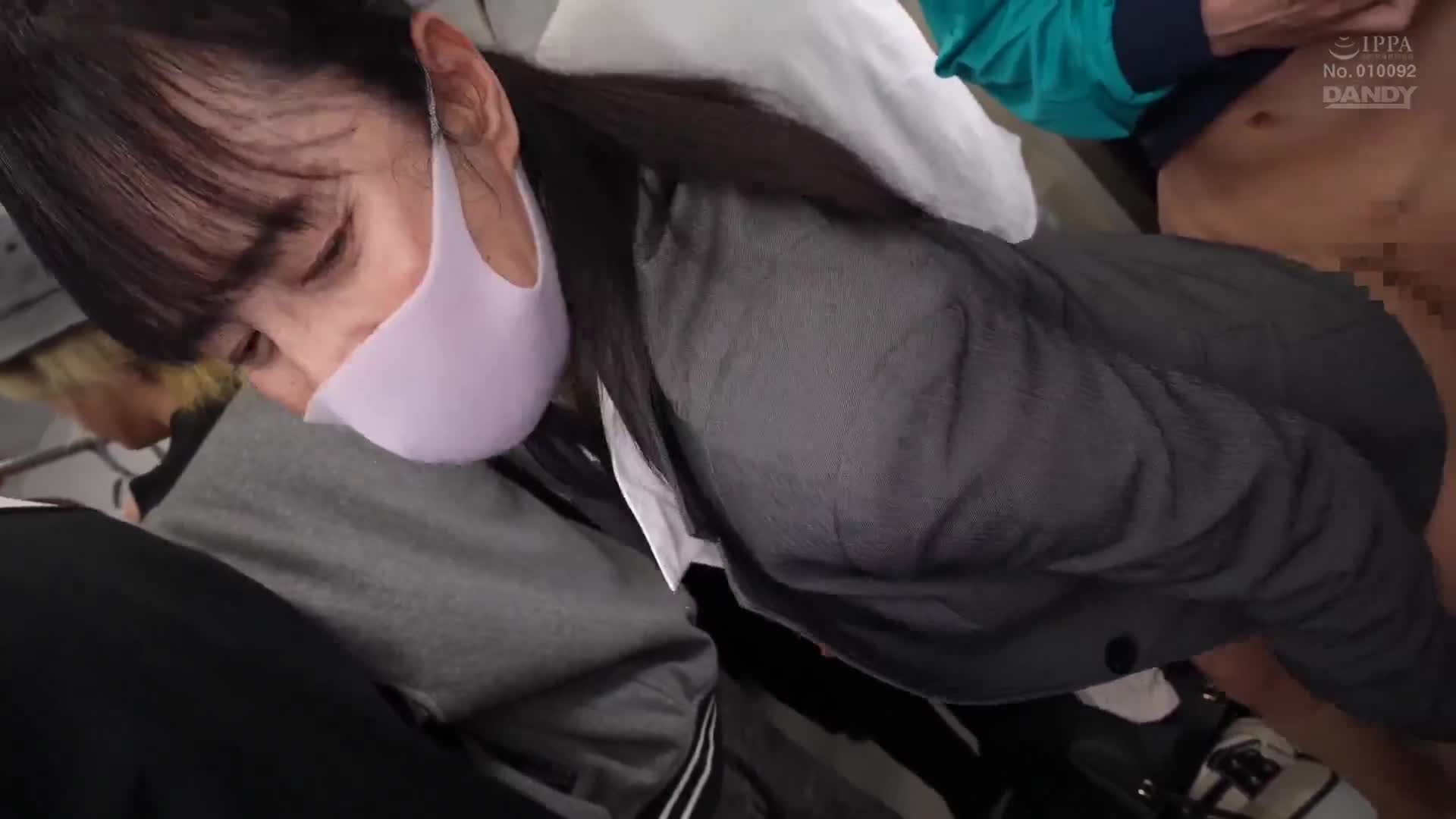 「姨姨碰到我的地方讓你勃起，是你的錯」她毫不在乎旁邊有女友，從背後使用噁心手交引誘俊俏男友勃起的性慾熟女VOL.2 - AV大平台 - 中文字幕，成人影片，AV，國產，線上看