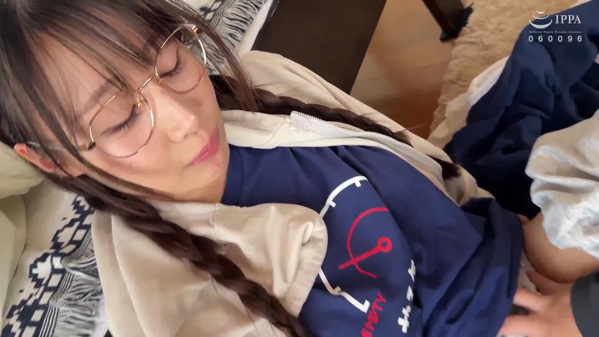 拒絕工作卻樂此不疲地愛愛的喪女宅女，自稱幫忙家務還住在父母家裡，整天窩在家裡樂不思蜀做愛，中出無數哈哈 - AV大平台 - 中文字幕，成人影片，AV，國產，線上看